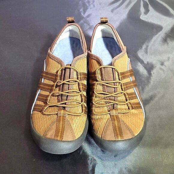 PRIVO SLIP ON SHOES BY CLARKS - Picture 1 of 15